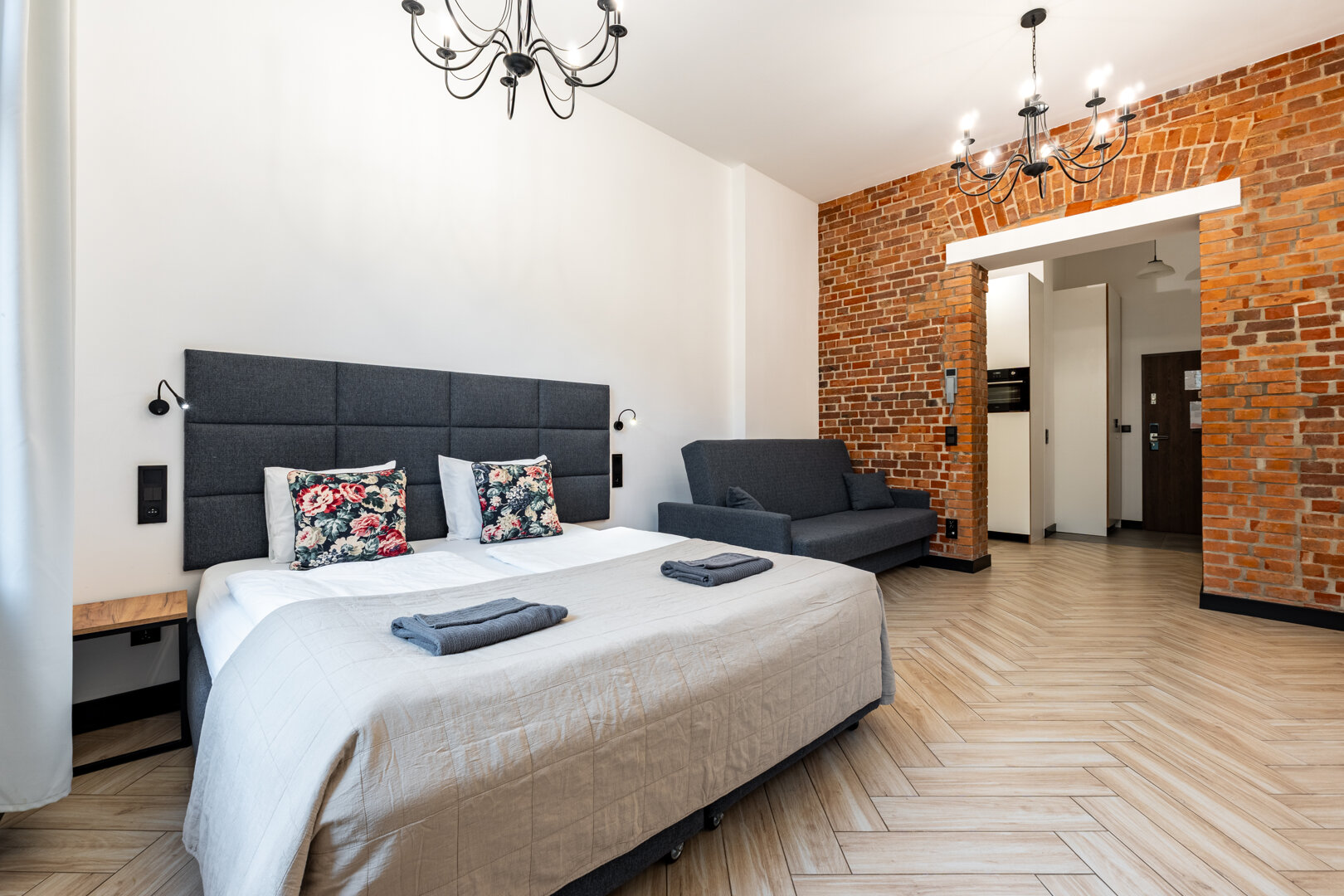 Classic apartment with city view