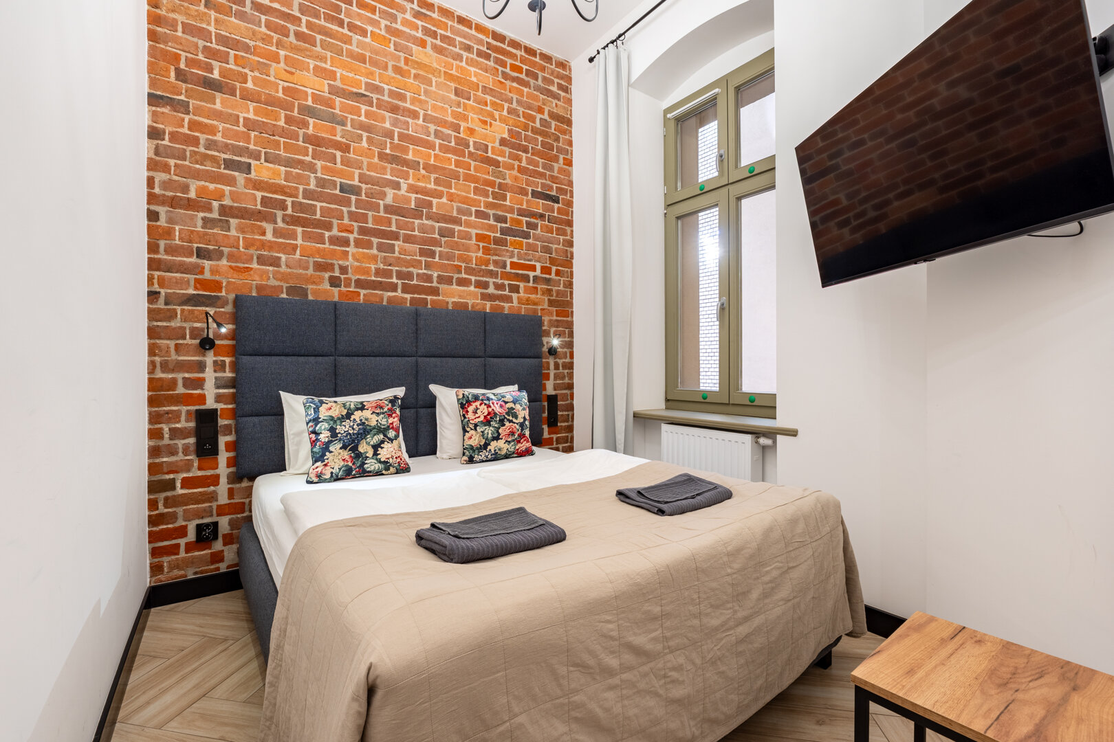 Classic apartment with courtyard view